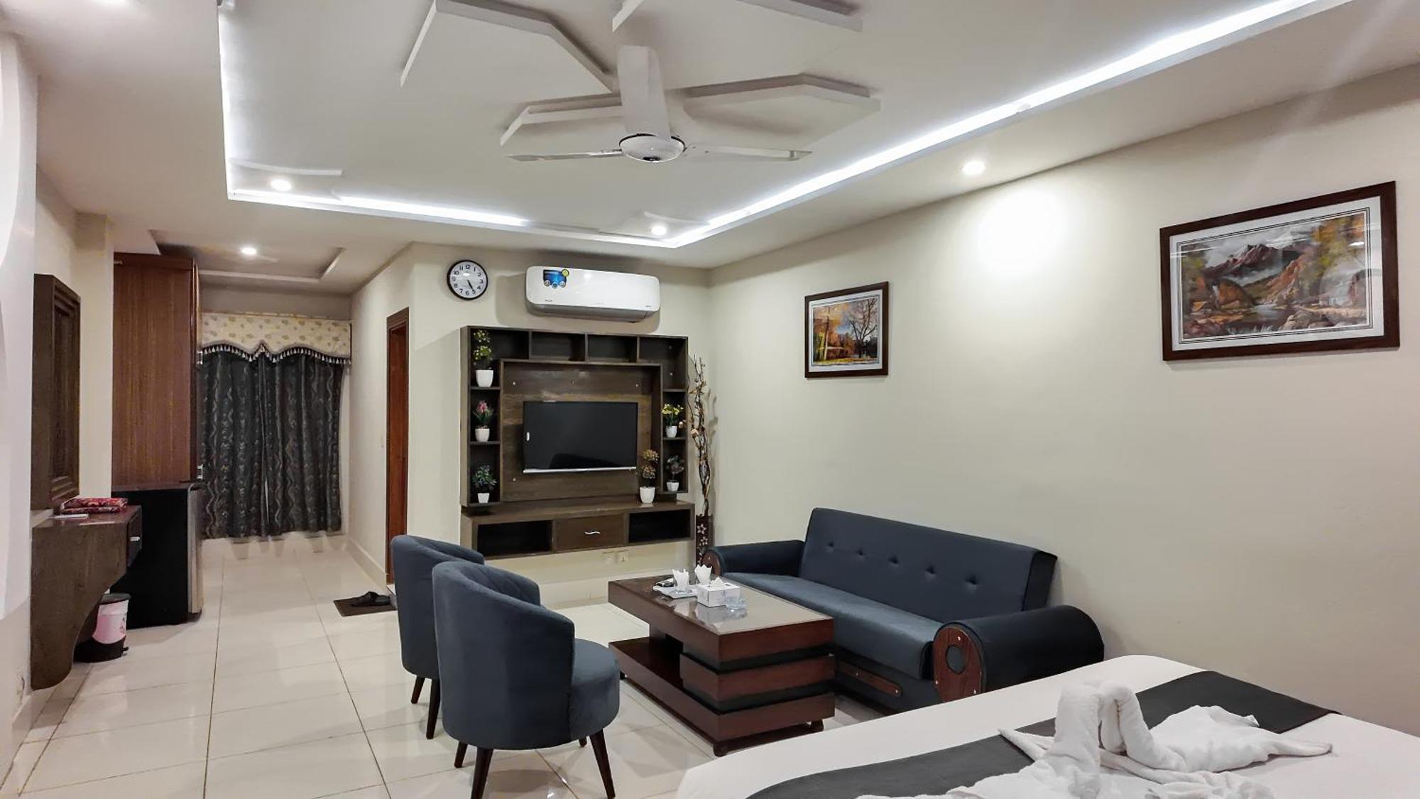 Hotel Crown Inn Multan Buitenkant foto