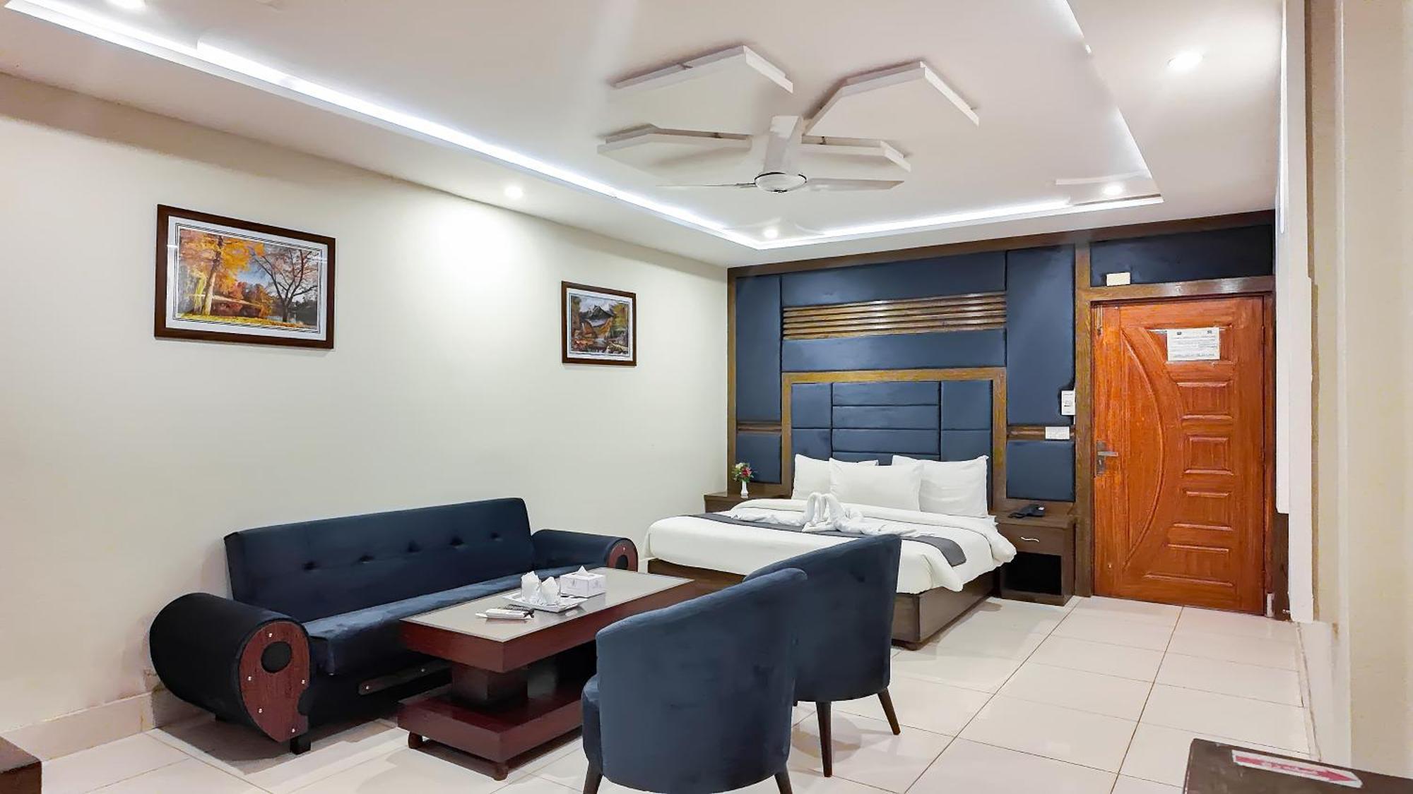 Hotel Crown Inn Multan Buitenkant foto